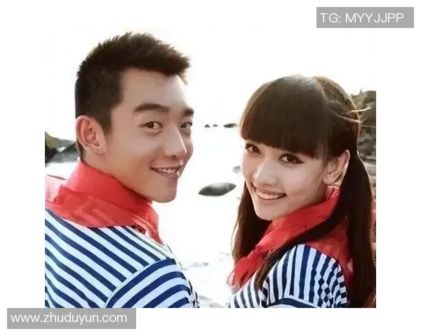 内娱女明星与足球明星的甜蜜互动背后揭示的爱情与事业的双重挑战